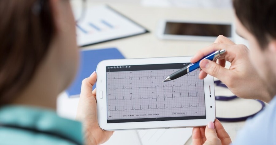 Portada del curso Interpretación Clínica de ECG para Profesionales de Salud